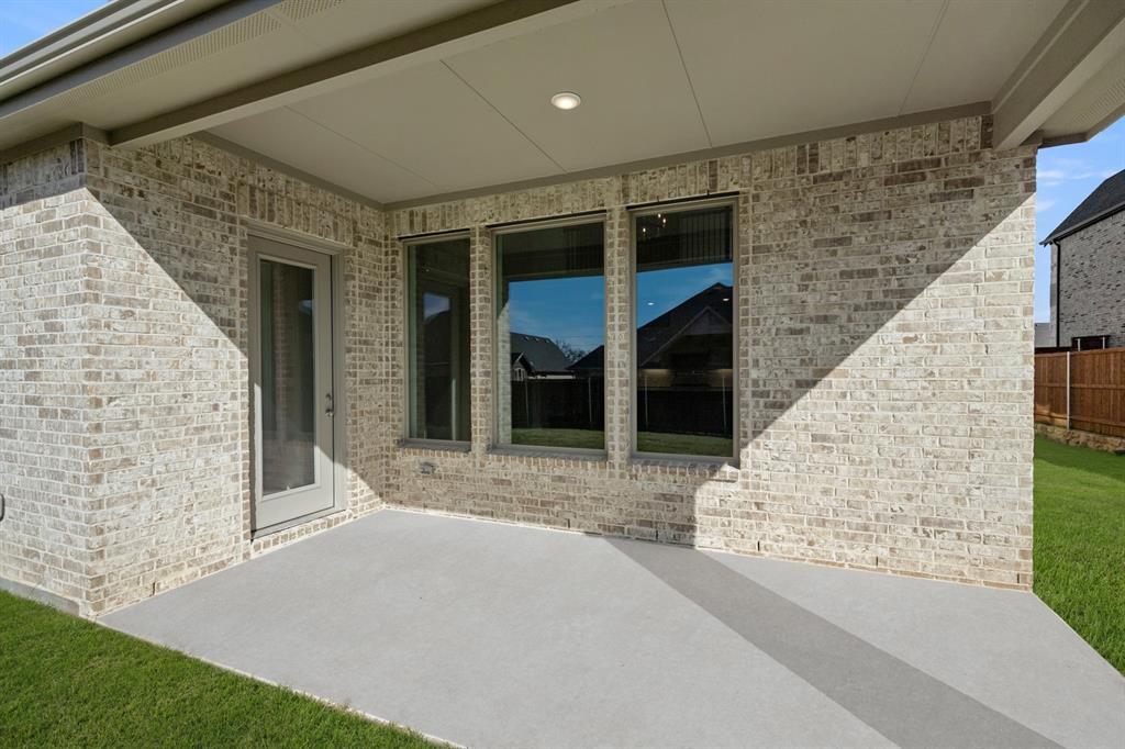 2305 Meek Woods Lane