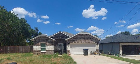 Photo of 914 Park Street, Greenville, TX 75401 (MLS # 21367521)