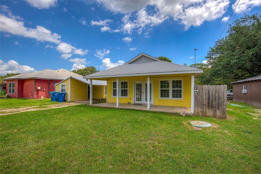 Welcome to this charming 3-bedroom, 2-bath home that exudes a cozy cottage-like feel. Enjoy your mornings on the covered front porch. Inside, the open-concept design creates a seamless flow from the living area to the kitchen, which features a convenient bar for casual dining. The large, split fenced yard provides ample space for outdoor activities as well as a dog run with a firepit. Second fence could be removed to enlarge the overall backyard. Covered parking includes additional storage, perfect for all your needs. Located in the desirable Mabank ISD, this home offers the perfect blend of tranquility and convenience. Close proximity to Cedar Creek Lake. Don't miss the opportunity to make this delightful property your own!