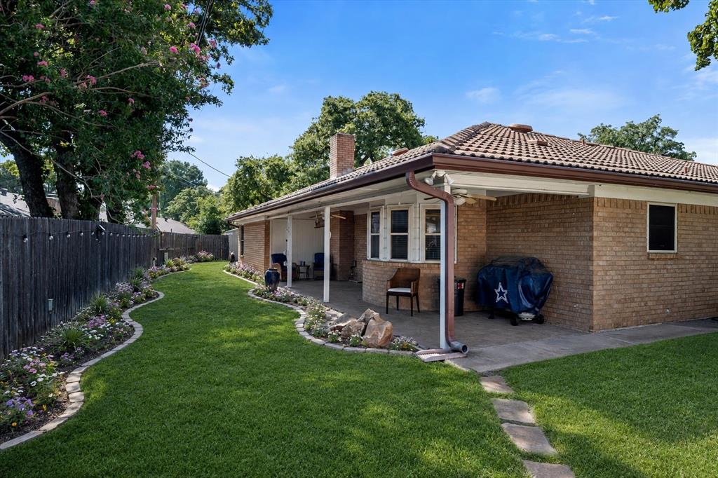 Photo of 3809 Helmsford Drive, Arlington, TX 76016 (MLS # 21349598)
