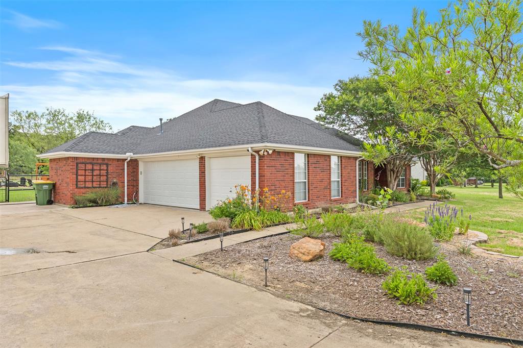 3909 Timbercrest Drive E