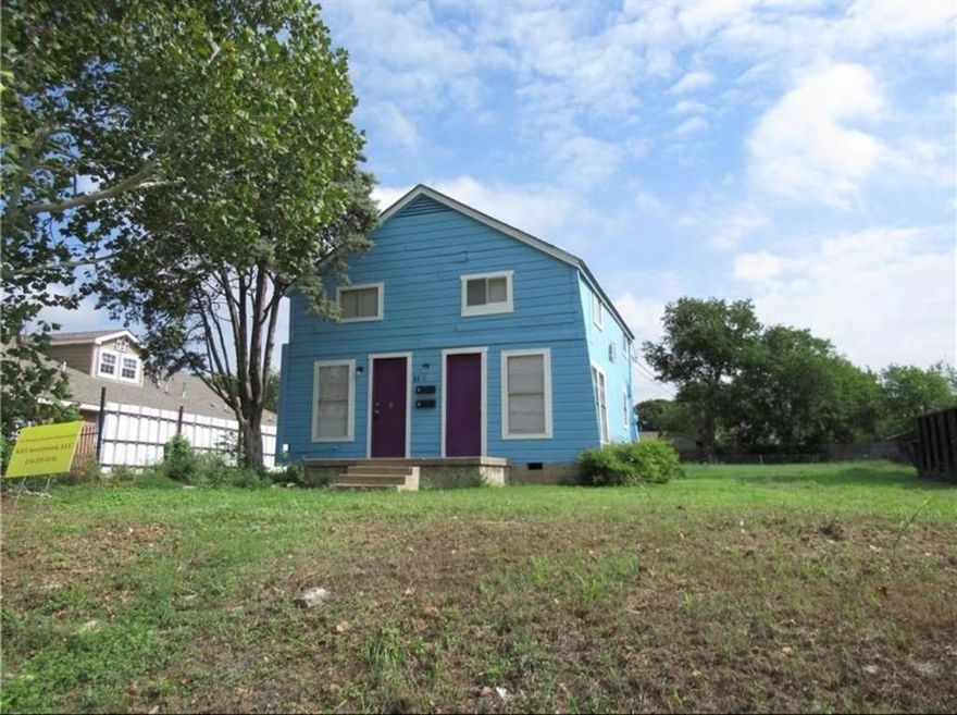 Step inside this cozy 1 bedroom 2 story duplex. Large lot located just off Jacksboro hwy. This is a must see. 

$200 Monthly utility fee. (Covers all utilities)

Requirements: Proof of income 2x rent, credit & background friendly just no evictions.