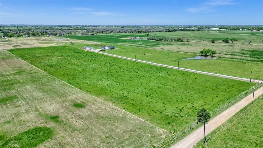Here is the perfect small acreage for your very own ranch!  This property is ready for you to build your dream home.  Located close to Whitesboro and easy access to Hwy 377, Hwy 56, and Hwy 82.