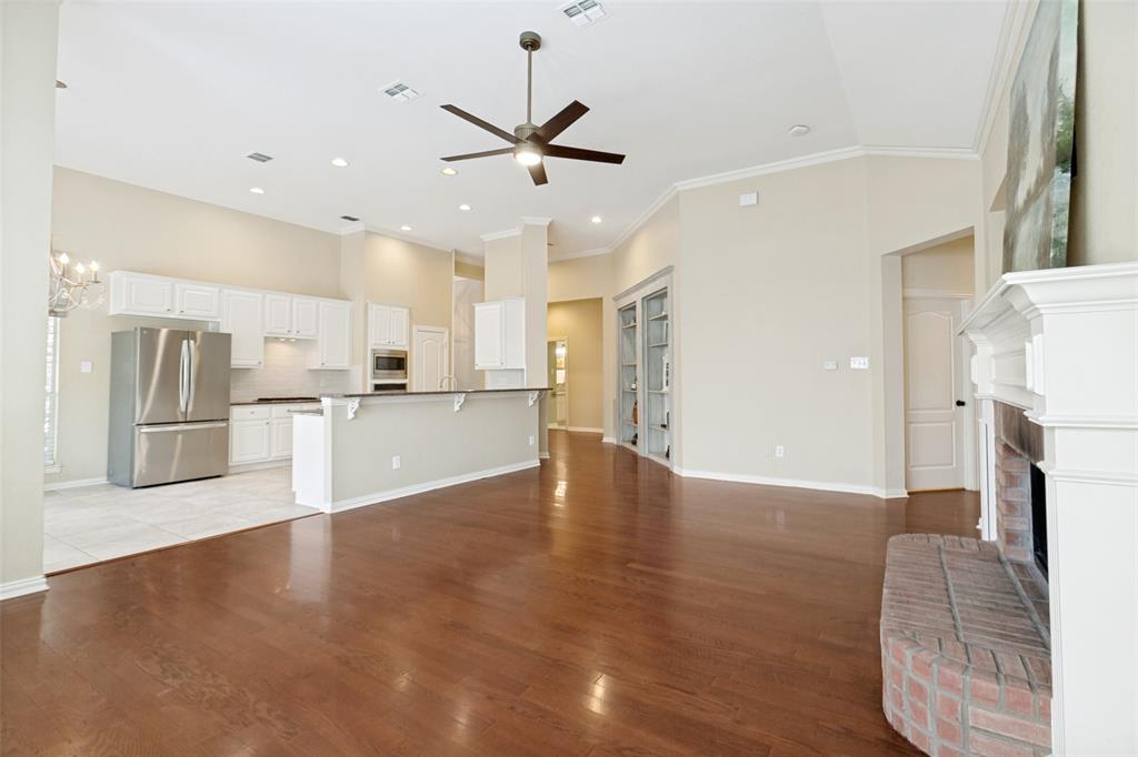 6841 Colonnade Drive