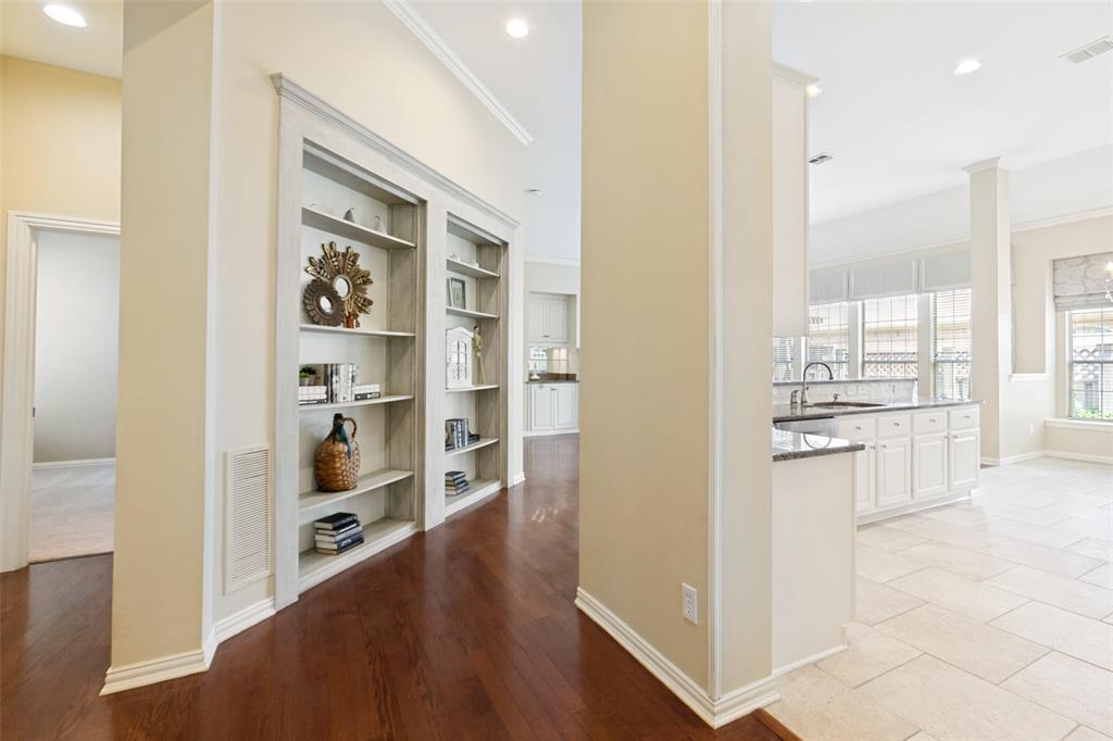 6841 Colonnade Drive