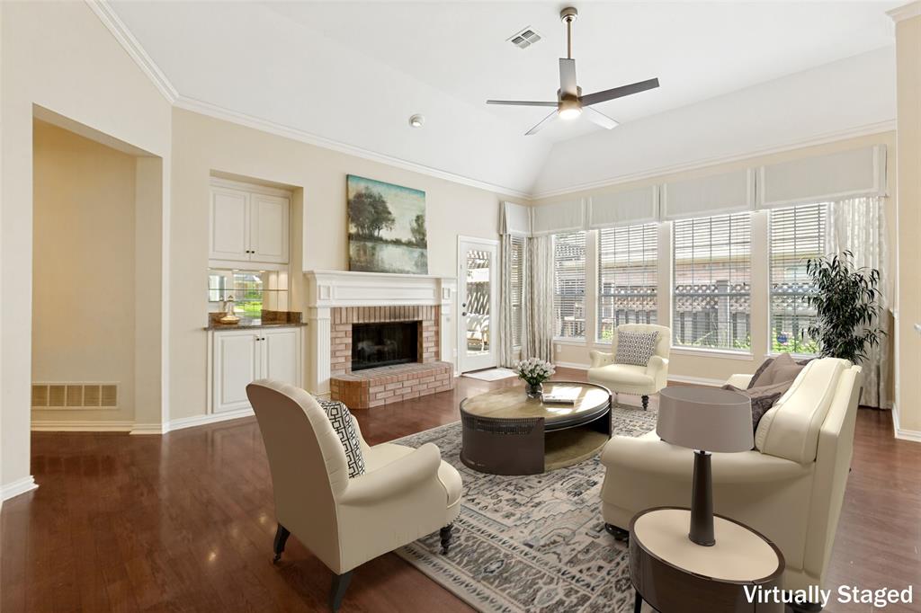 6841 Colonnade Drive