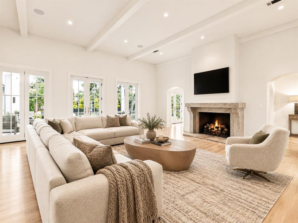 5111 Meaders Lane