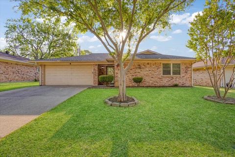Photo of 1904 Paula Drive, Denison, TX 75020 (MLS # 21234433)
