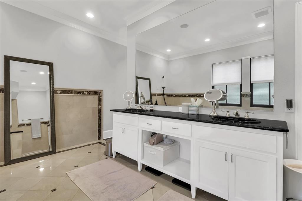 Brownstones Of Oak Lawn - Residential