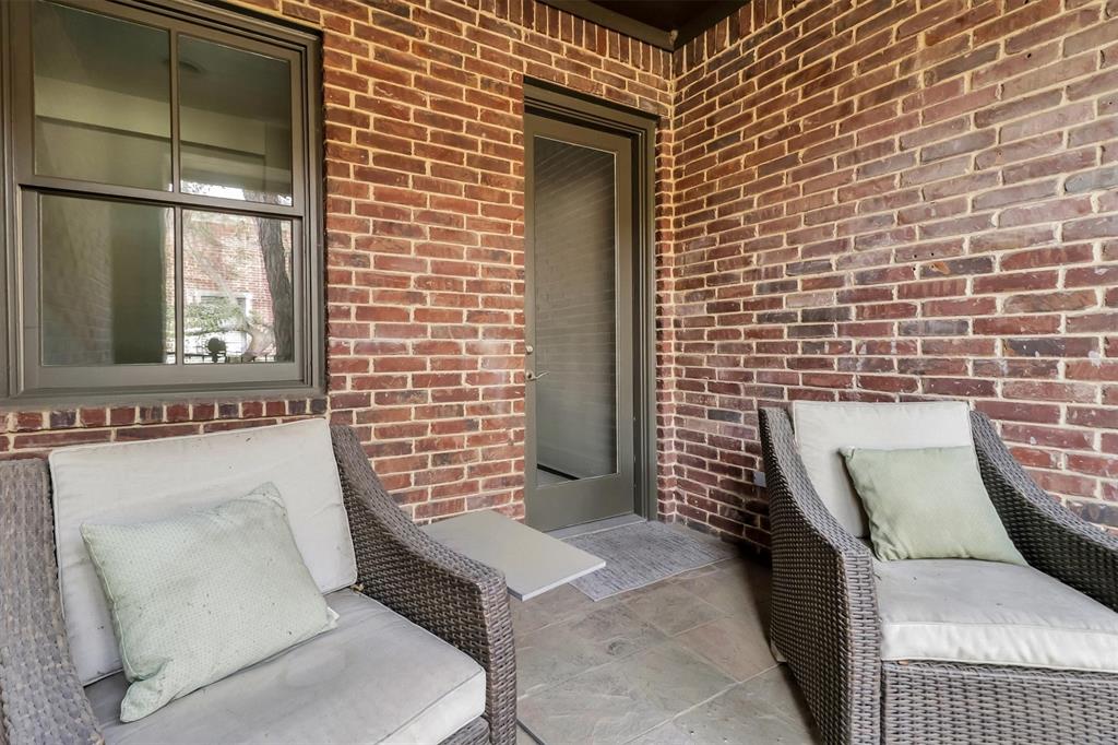 Brownstones Of Oak Lawn - Residential