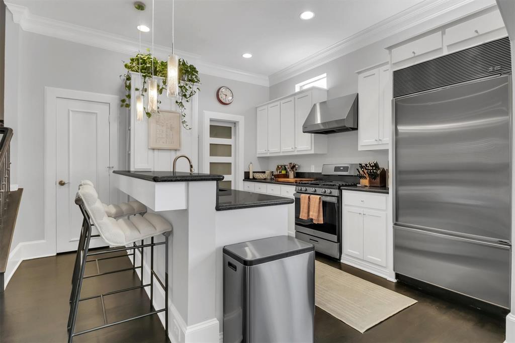 Brownstones Of Oak Lawn - Residential