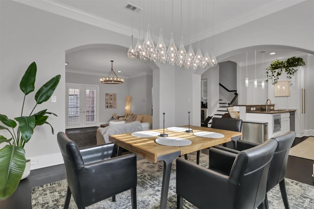 Brownstones Of Oak Lawn - Residential