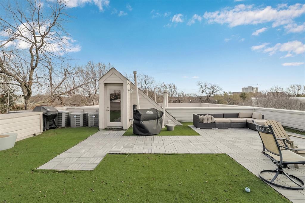 Brownstones Of Oak Lawn - Residential