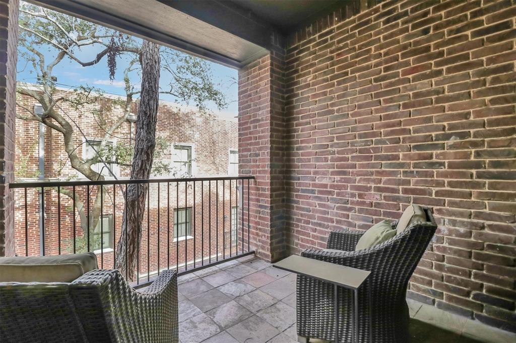 Brownstones Of Oak Lawn - Residential