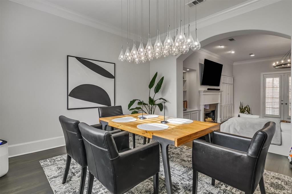 Brownstones Of Oak Lawn - Residential