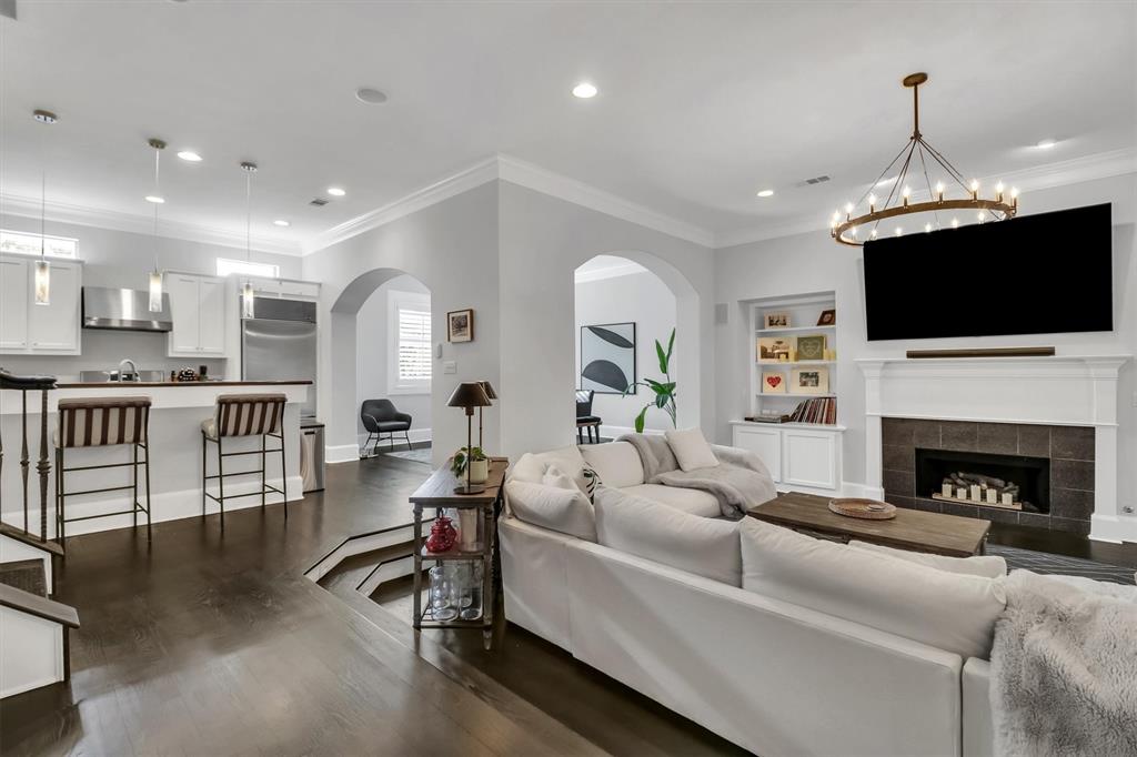 Brownstones Of Oak Lawn - Residential