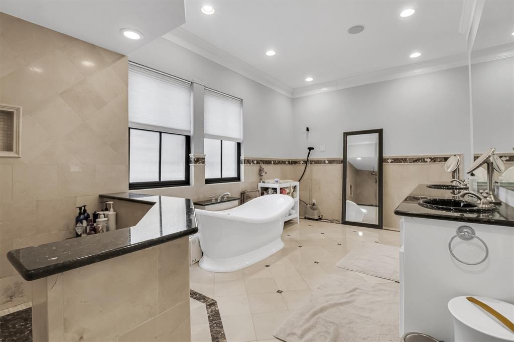 Brownstones Of Oak Lawn - Residential