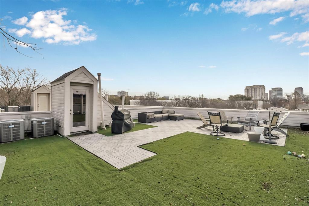 Brownstones Of Oak Lawn - Residential