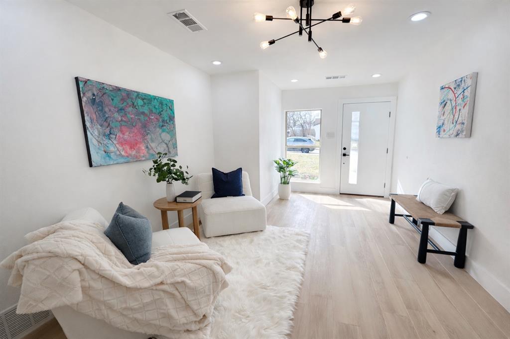 1924 Spiceberry Lane