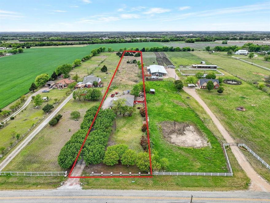 3 + or - Acres, house, various other building, Collin County, Van Alstyne ISD and ETJ.  4 bedroom, 2 bath home. South Grayson SUD provides water service, GCEC provides electric service.  The house is currently divided into two living quarters and both are occupied.  Each portion has 2 bedrooms and 1 bath.  One portion has a kitchen, living, breakfast areas and the other portion does not.  To access the back portion go out the back door, walk past the patio turn right and it will be the first door on your right.  Could be modified by purchaser to be returned to 1 SF dwelling or possible other uses.  Buyer and buyer's broker or agent must do their own due diligence to determine if the property is suitable for buyer's intended use.   Title is open at Capital Title of Texas - McWilliams.
See additional info in transaction desk documents.