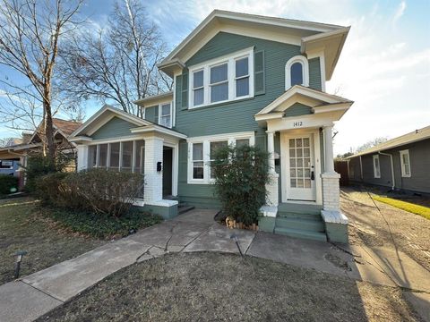 Photo of 1410 Kings Highway, Dallas, TX 75208 (MLS # 21197950)