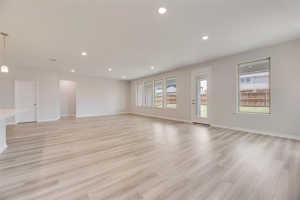 Valencia On The Lake - Residential