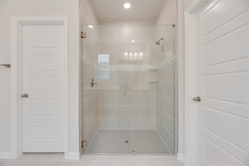 Valencia On The Lake - Residential