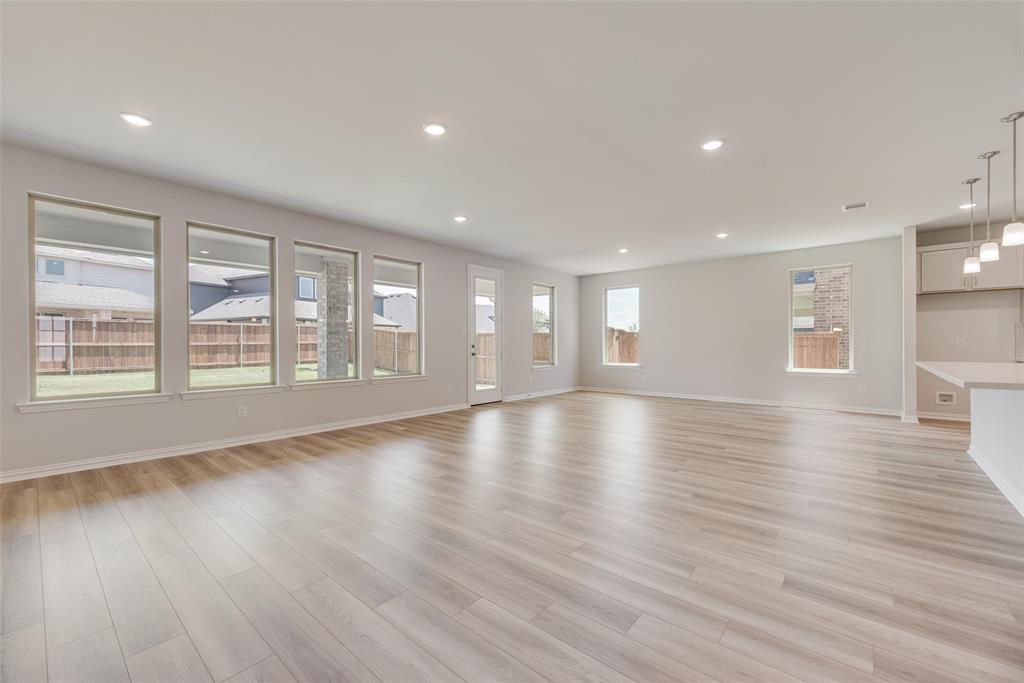 Valencia On The Lake - Residential