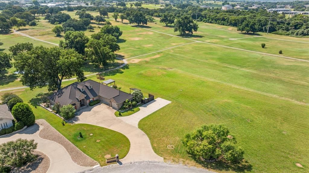 Photo of 1621 Rockview Drive, Granbury, TX 76049 (MLS # 21215039)
