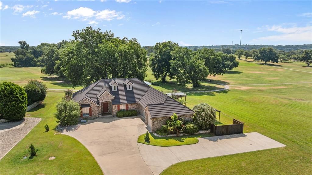 Photo of 1621 Rockview Drive, Granbury, TX 76049 (MLS # 21215039)