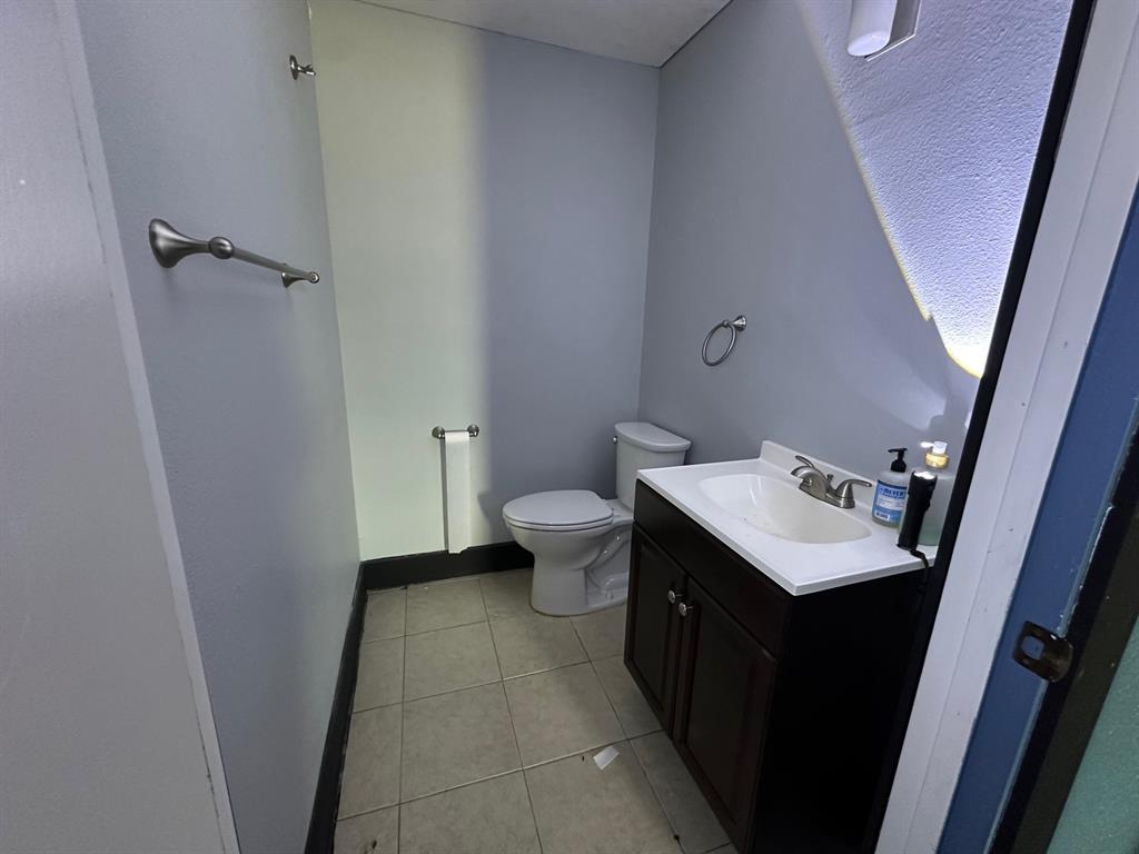 Bryan Luckett Add - Commercial Lease