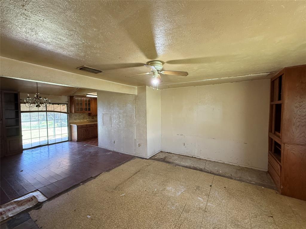 1546 Oakbrook Street