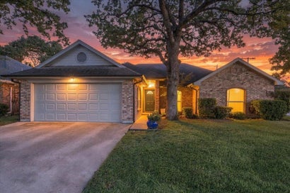 1027 Hunter Ridge Drive Arlington TX 76013