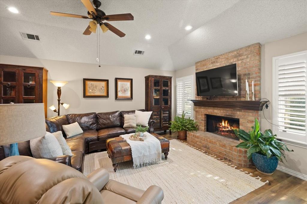 Photo of 1027 Hunter Ridge Drive, Arlington, TX 76013 (MLS # 21416644)