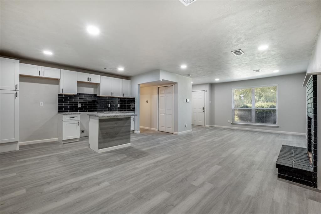 Photo of 451 Southport Drive, Dallas, TX 75232 (MLS # 21342053)