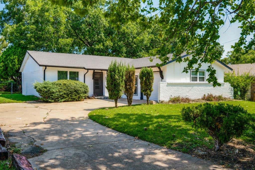 Photo of 451 Southport Drive, Dallas, TX 75232 (MLS # 21342053)