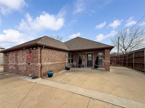 Photo of 2508 W Crawford Street, Denison, TX 75020 (MLS # 21169308)