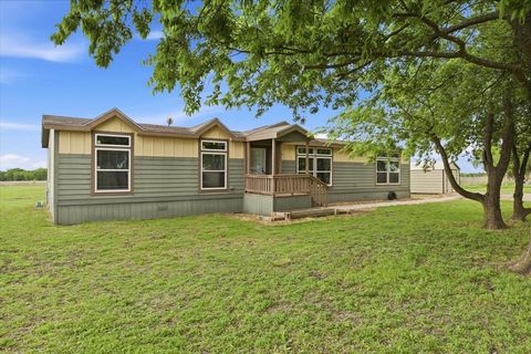 Photo of 8645 County Road 1143, Celeste, TX 75423 (MLS # 21223360)