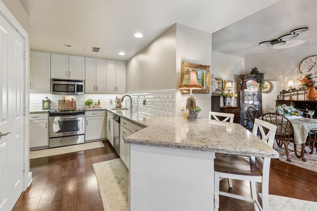 Neil P At Burnett Park Condo - Residential