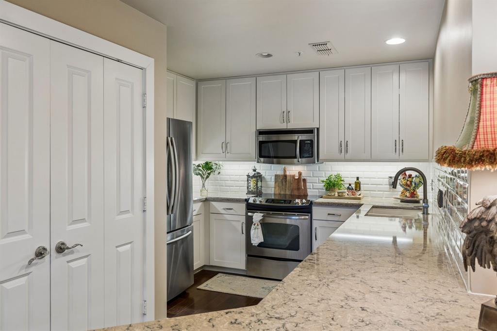 Neil P At Burnett Park Condo - Residential