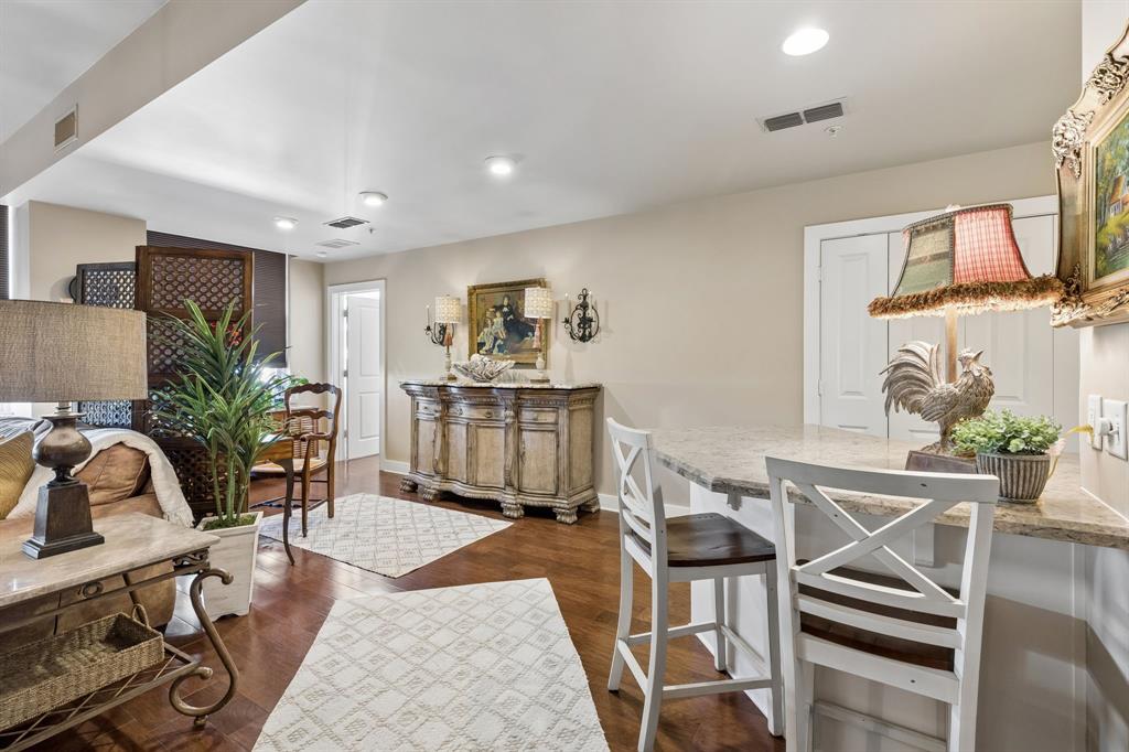 Neil P At Burnett Park Condo - Residential