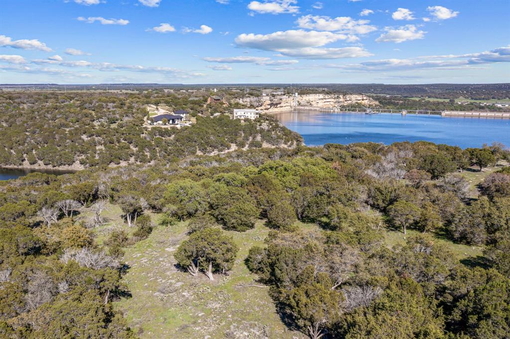 1021 Lakeside Lane