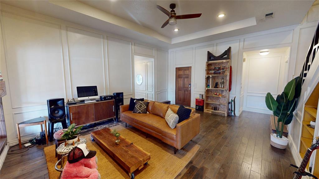 2415 Peachtree Lane