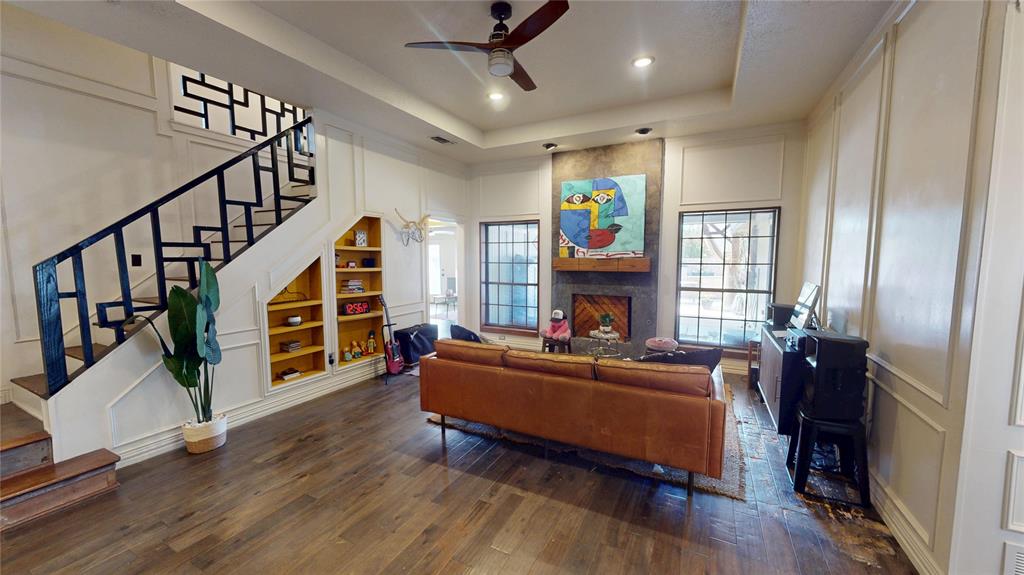 2415 Peachtree Lane