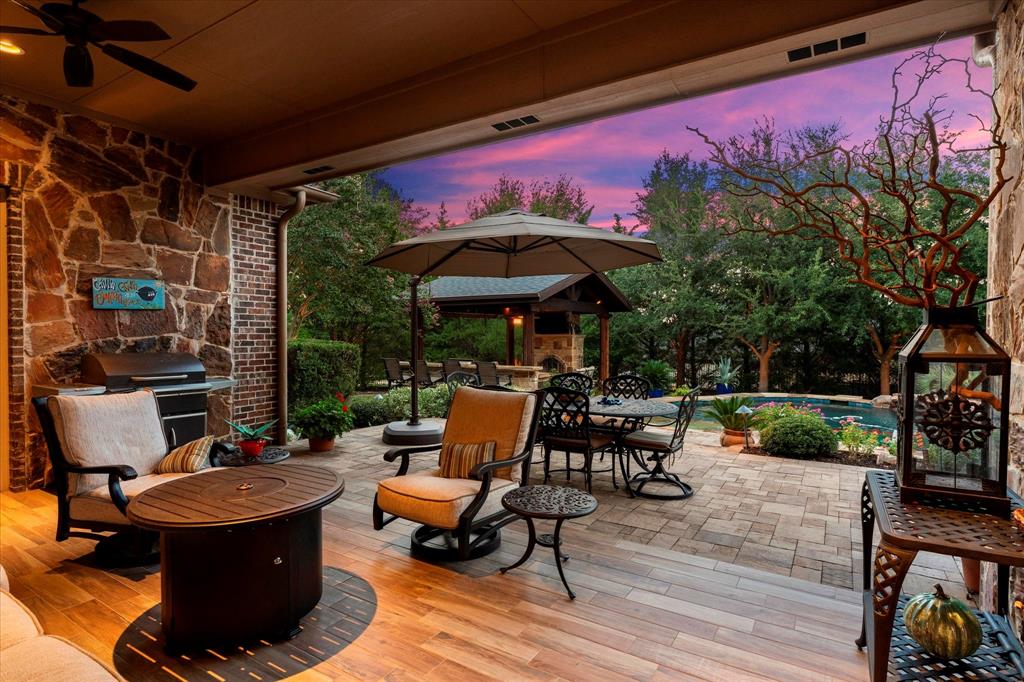 5812 N Woodcreek Circle