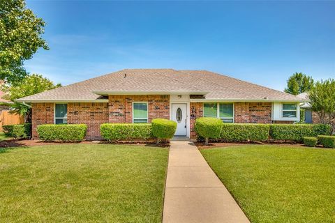 Photo of 310 Barclay Avenue, Coppell, TX 75019 (MLS # 21321383)