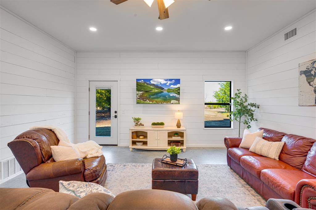 122 Farm to Market Road 1742