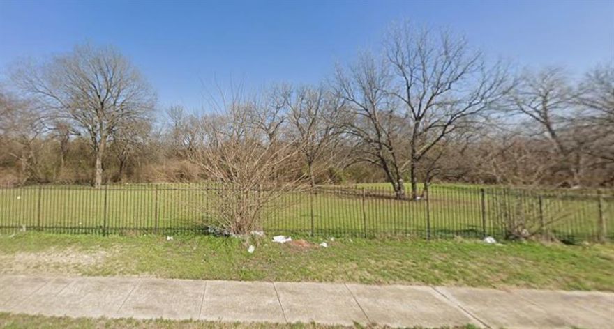 BUILDER - DEVELOPER SPECIAL!!!
PRIME LOCATION FOR A PRIME DEAL!!  
CALLING ALL CASH BUYERS!  
BRING ALL OFFERS!
Listed under Market Value for a quick sale!!!  
Just over 5 Acres of Prime real estate in Dallas.
Commercial or Residential.