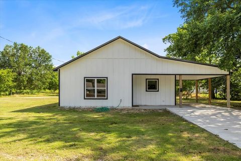108 E Locust Campbell TX 75422