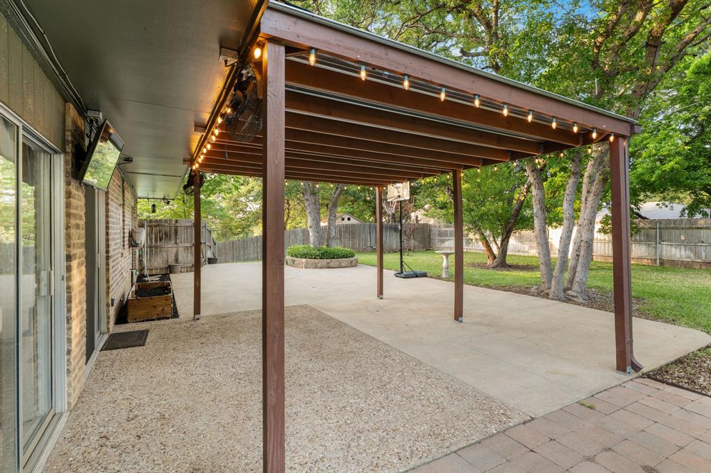 825 Wooded Crest Drive